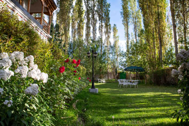 Hotel Caravan Centre - Garden